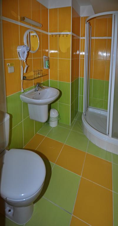 Hotel U Radnice Лоуни Екстер'єр фото