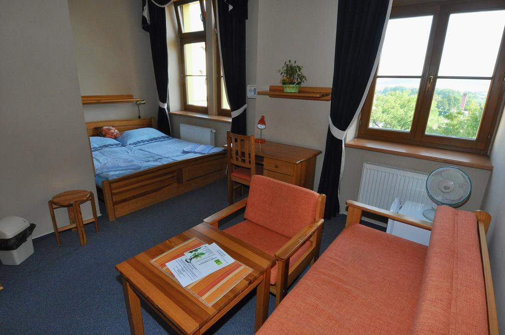 Hotel U Radnice Лоуни Екстер'єр фото