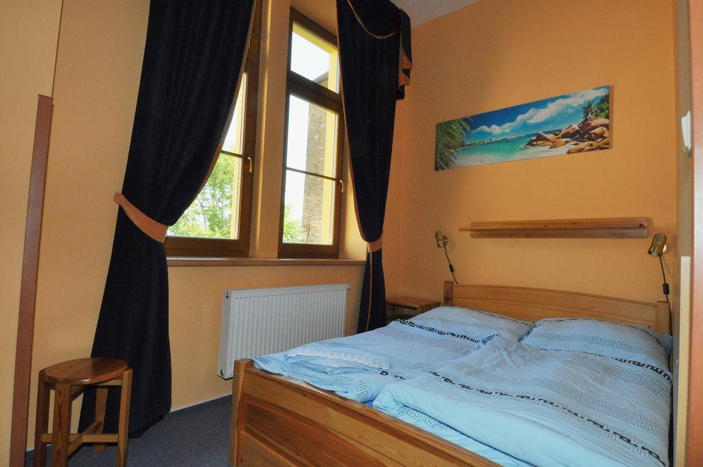 Hotel U Radnice Лоуни Екстер'єр фото