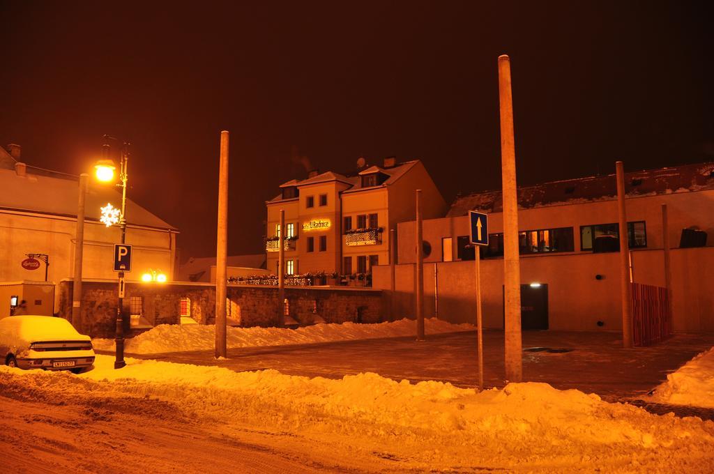 Hotel U Radnice Лоуни Екстер'єр фото