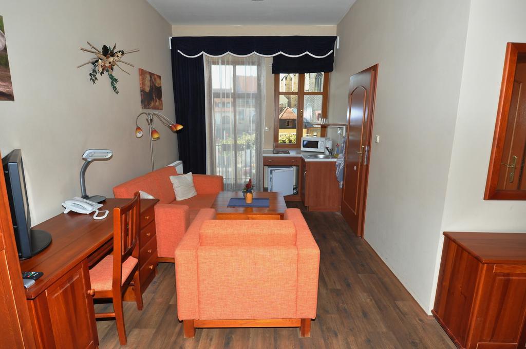 Hotel U Radnice Лоуни Екстер'єр фото
