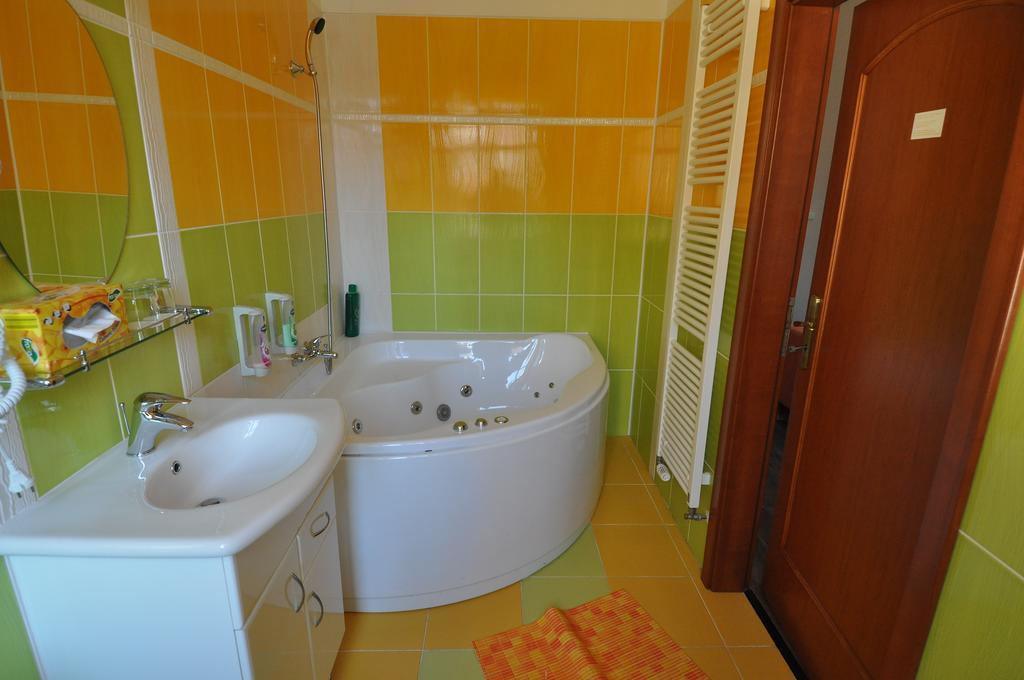 Hotel U Radnice Лоуни Екстер'єр фото