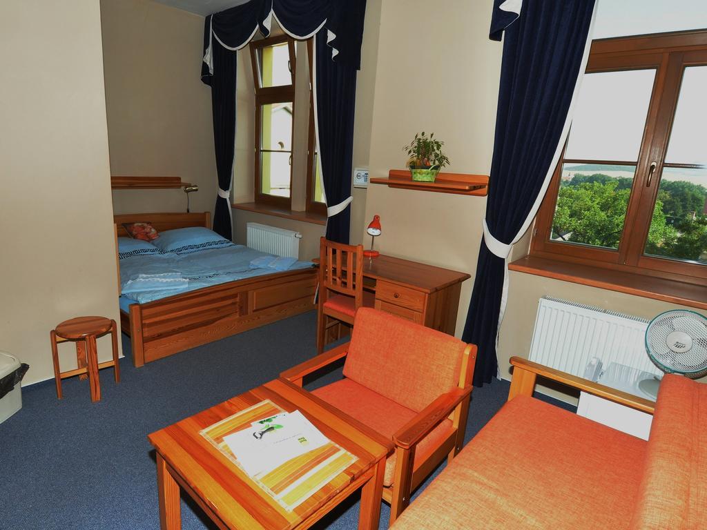 Hotel U Radnice Лоуни Екстер'єр фото