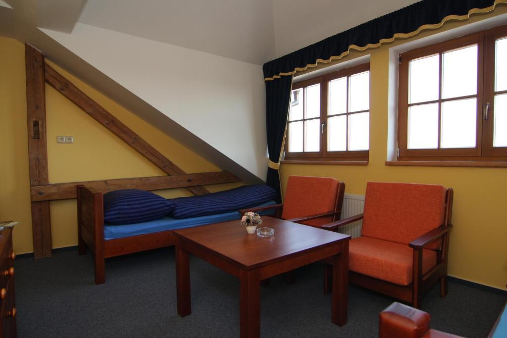 Hotel U Radnice Лоуни Екстер'єр фото