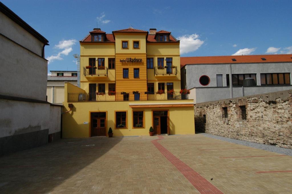 Hotel U Radnice Лоуни Екстер'єр фото