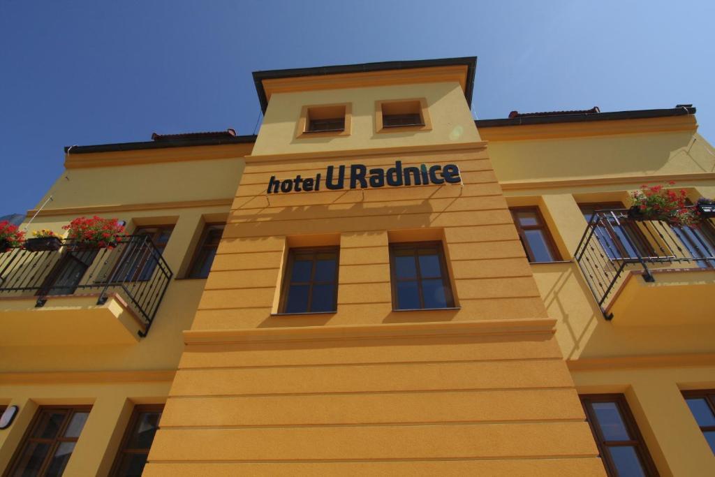 Hotel U Radnice Лоуни Екстер'єр фото