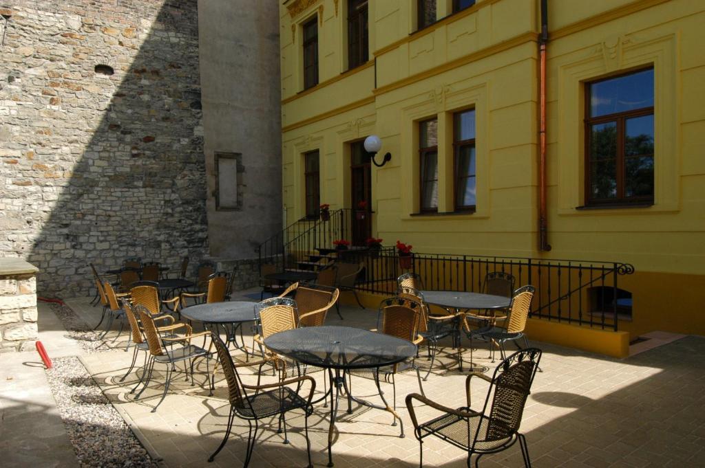 Hotel U Radnice Лоуни Екстер'єр фото